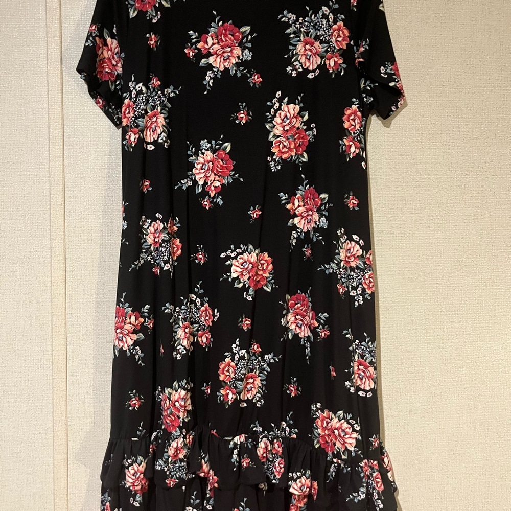 Chic Black Floral Midi Dress